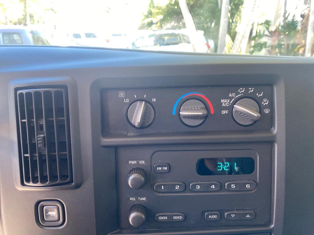 2004 GMC Savana Cargo Van 1 OWNER FL Pompano Beach FL