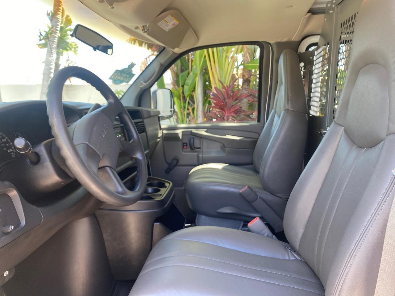2004 GMC Savana Cargo Van 1 OWNER FL Pompano Beach FL