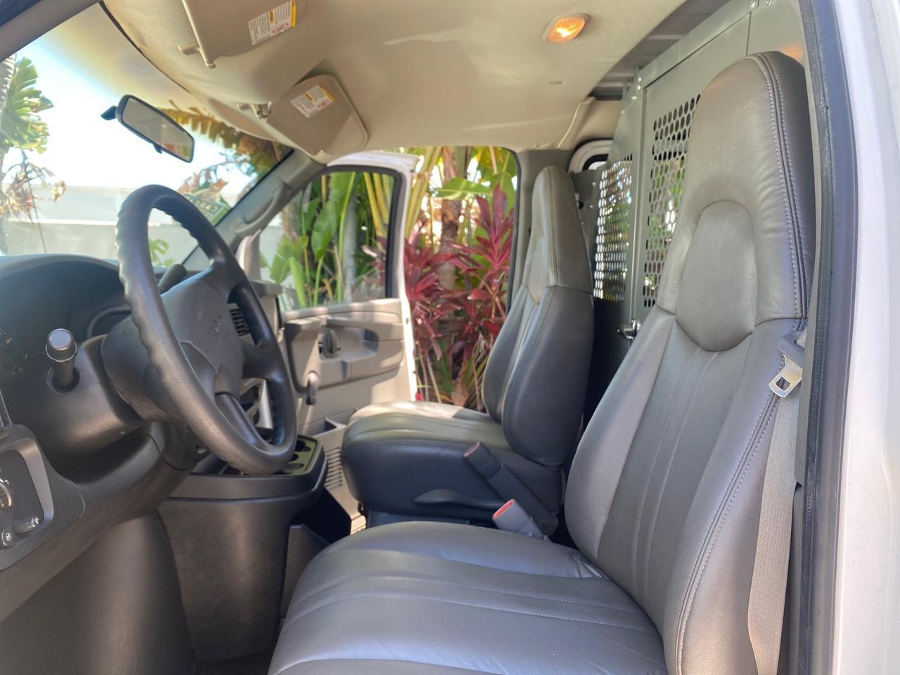 2004 GMC Savana Cargo Van 1 OWNER FL Pompano Beach FL
