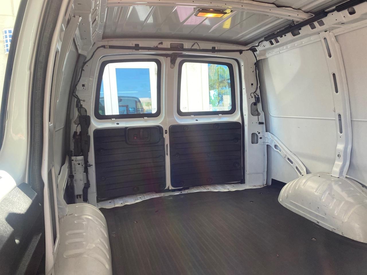 2004 GMC Savana Cargo Van 1 OWNER FL Pompano Beach FL