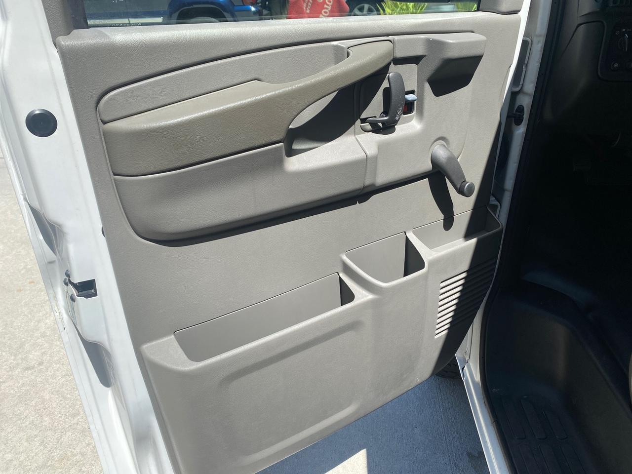 2004 GMC Savana Cargo Van 1 OWNER FL Pompano Beach FL