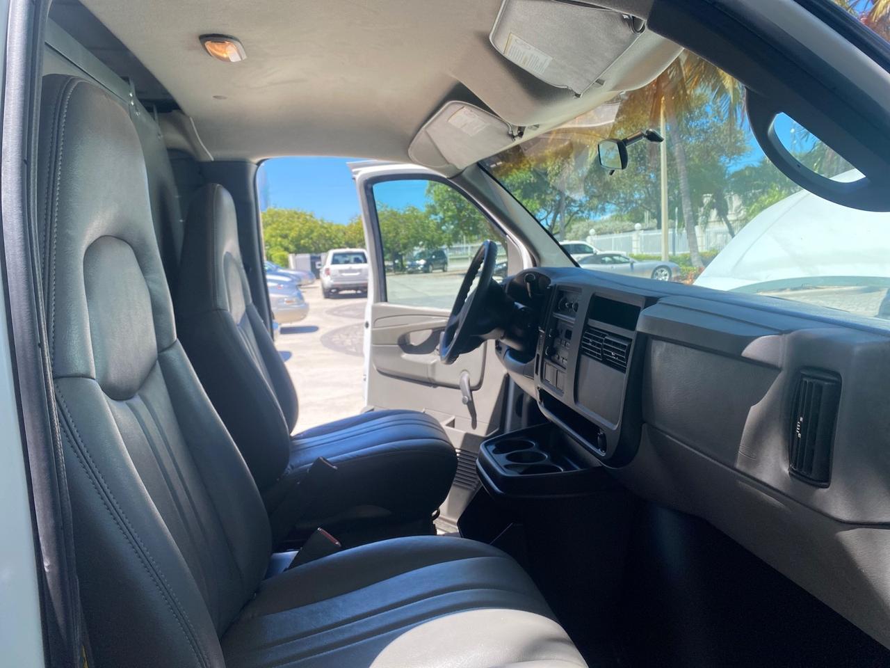 2004 GMC Savana Cargo Van 1 OWNER FL Pompano Beach FL