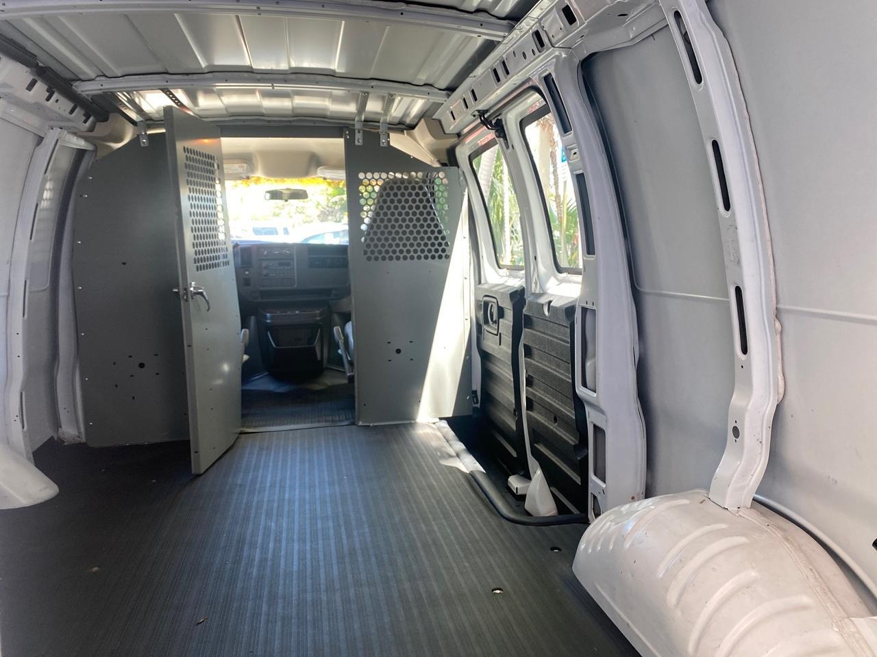 2004 GMC Savana Cargo Van 1 OWNER FL Pompano Beach FL