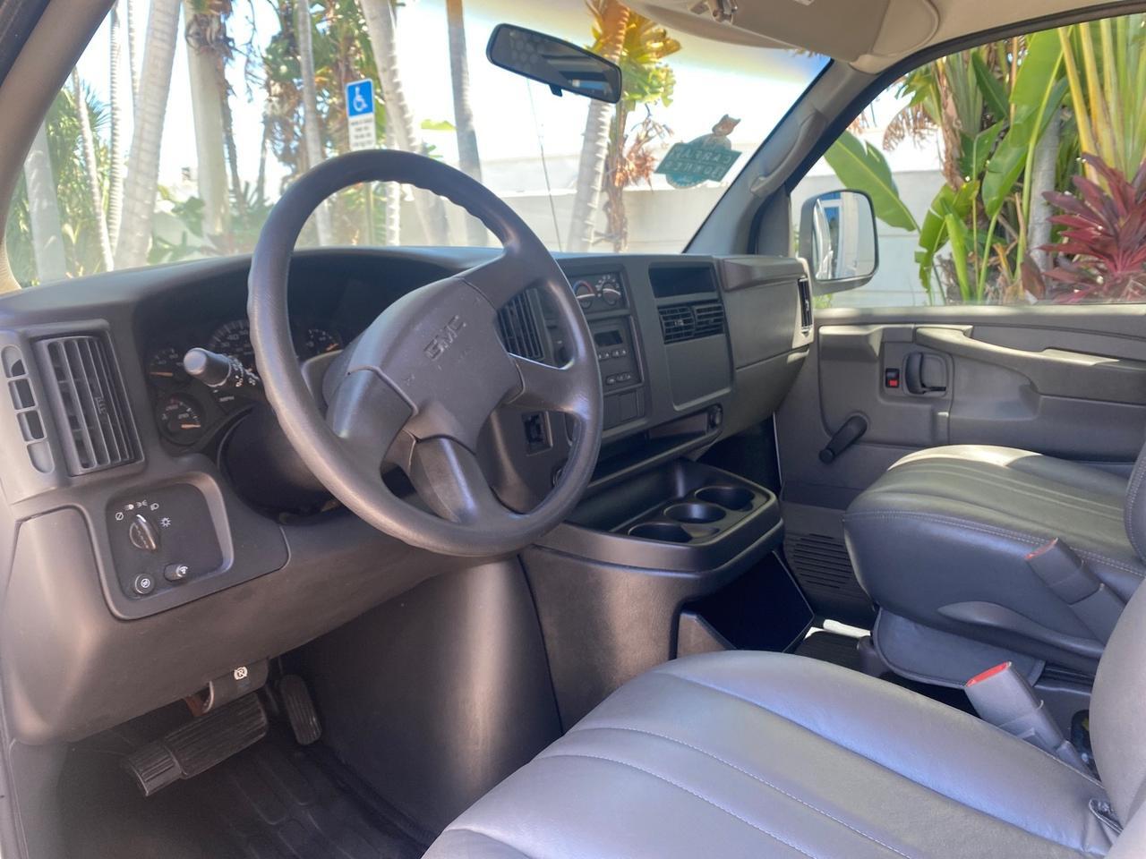 2004 GMC Savana Cargo Van 1 OWNER FL Pompano Beach FL