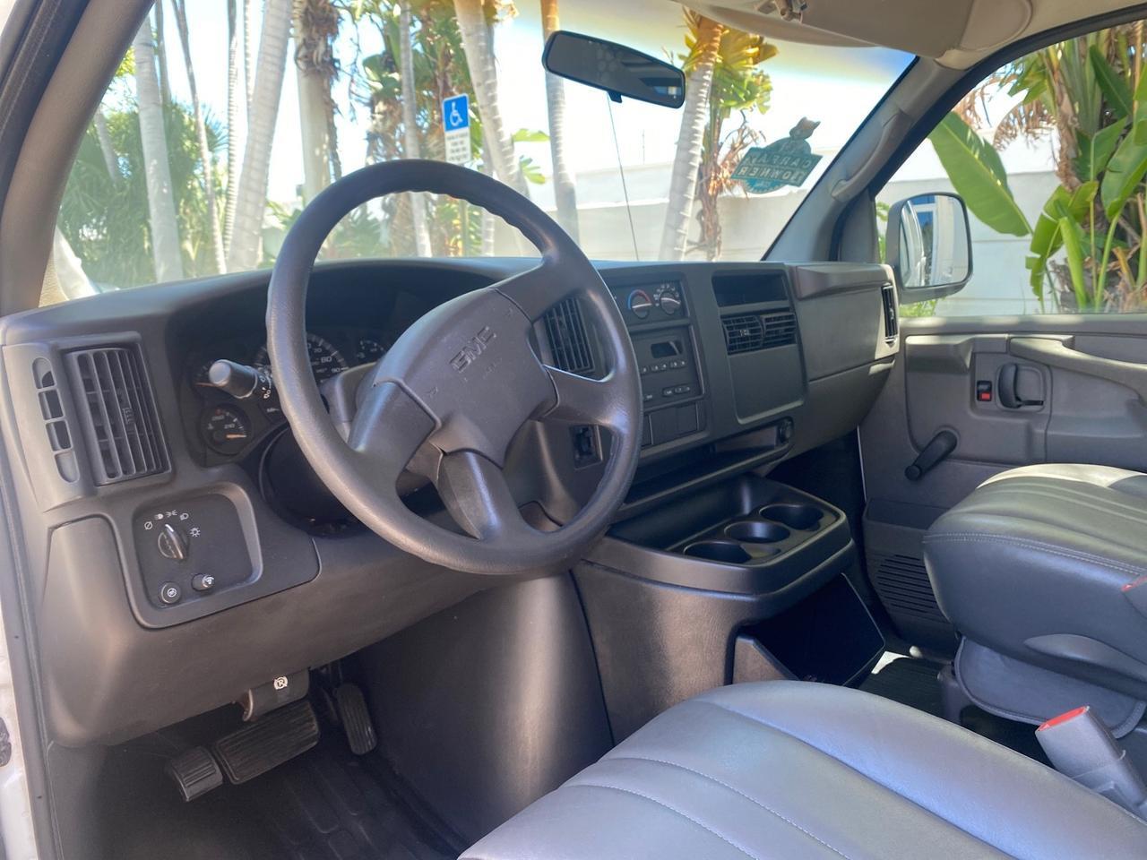 2004 GMC Savana Cargo Van 1 OWNER FL Pompano Beach FL