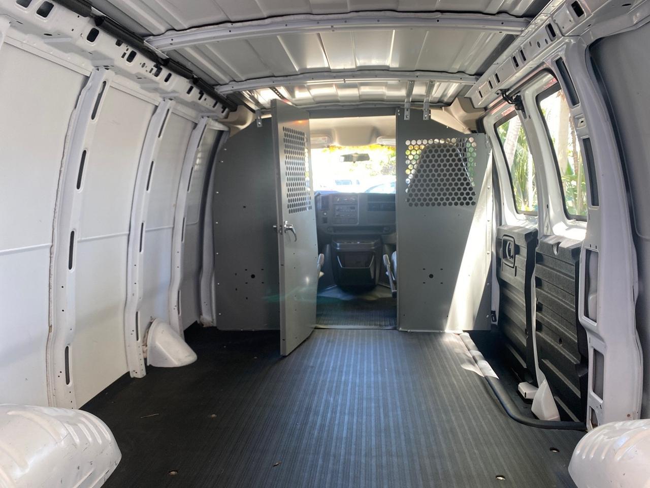 2004 GMC Savana Cargo Van 1 OWNER FL Pompano Beach FL