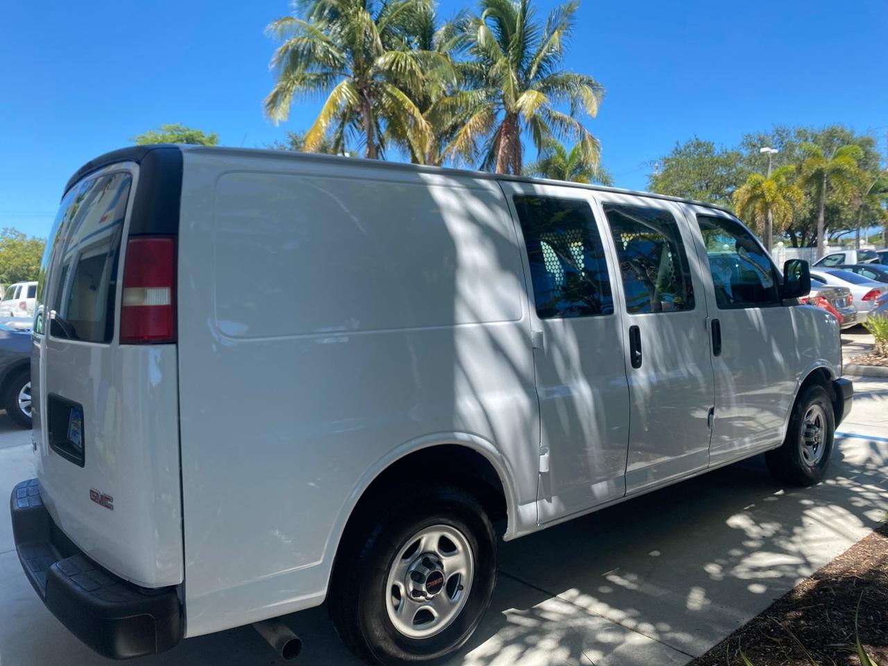 2004 GMC Savana Cargo Van 1 OWNER FL Pompano Beach FL