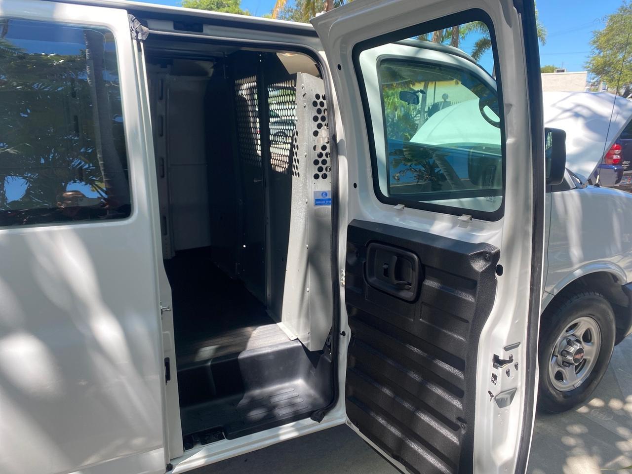 2004 GMC Savana Cargo Van 1 OWNER FL Pompano Beach FL