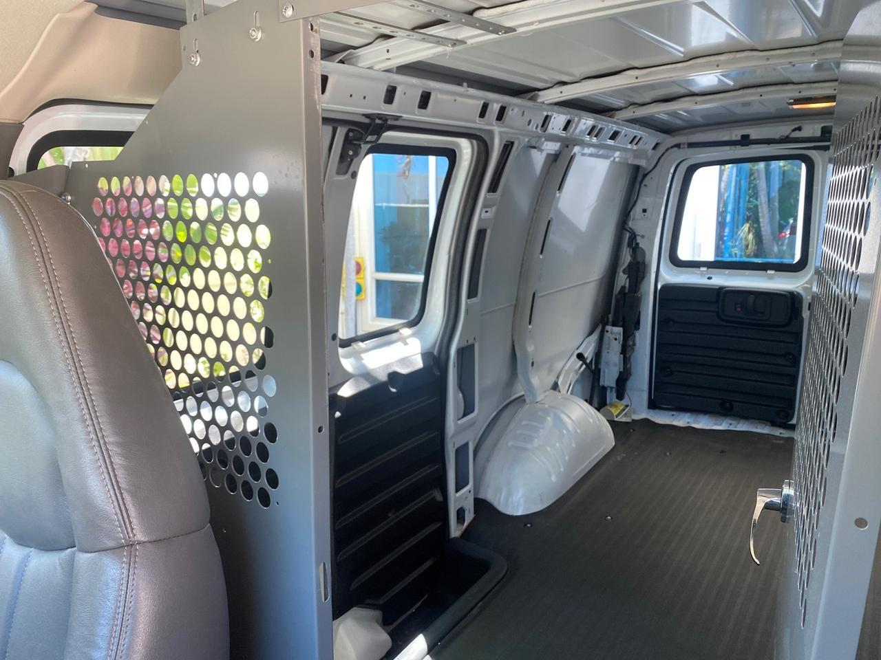 2004 GMC Savana Cargo Van 1 OWNER FL Pompano Beach FL