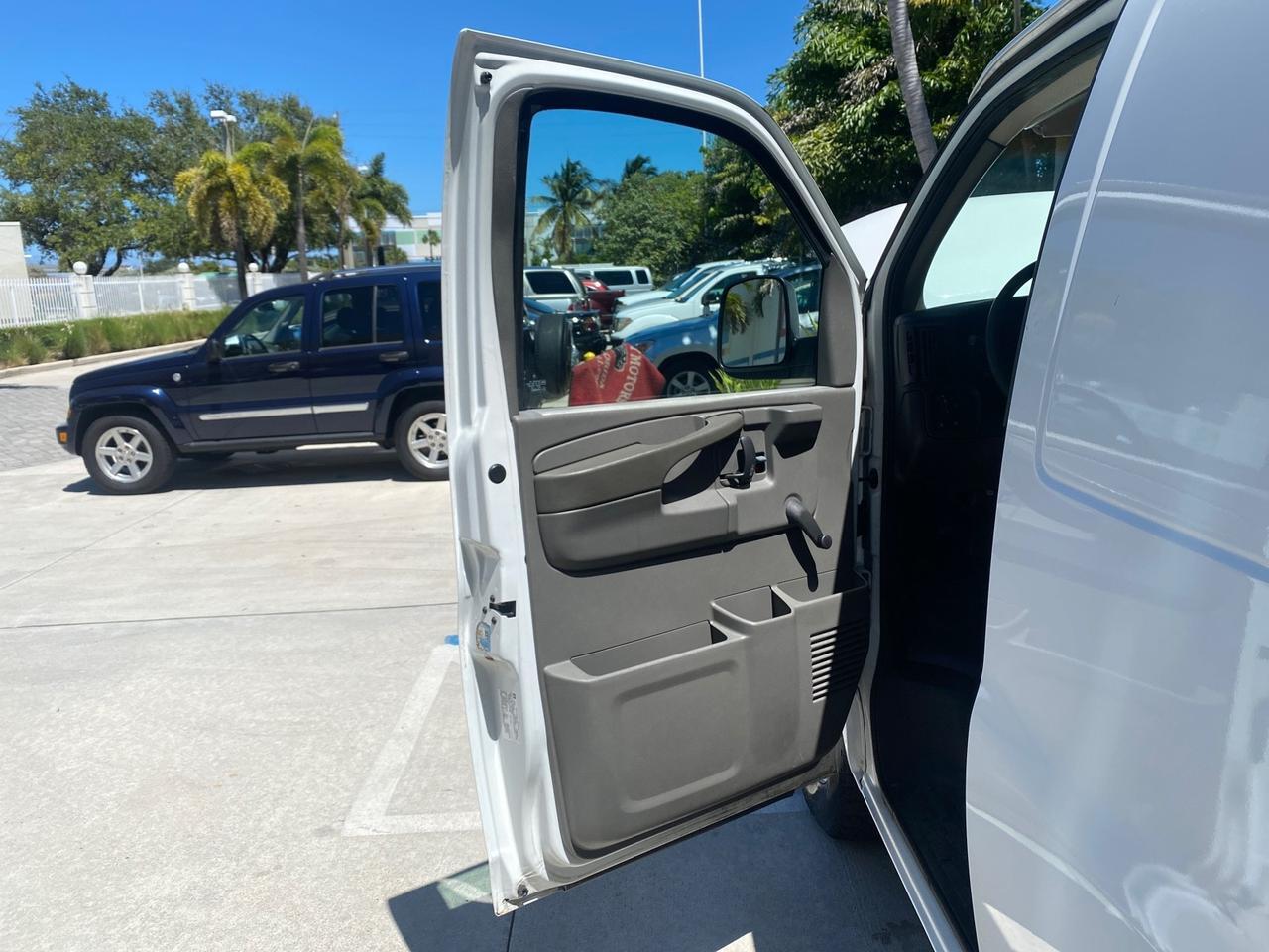 2004 GMC Savana Cargo Van 1 OWNER FL Pompano Beach FL