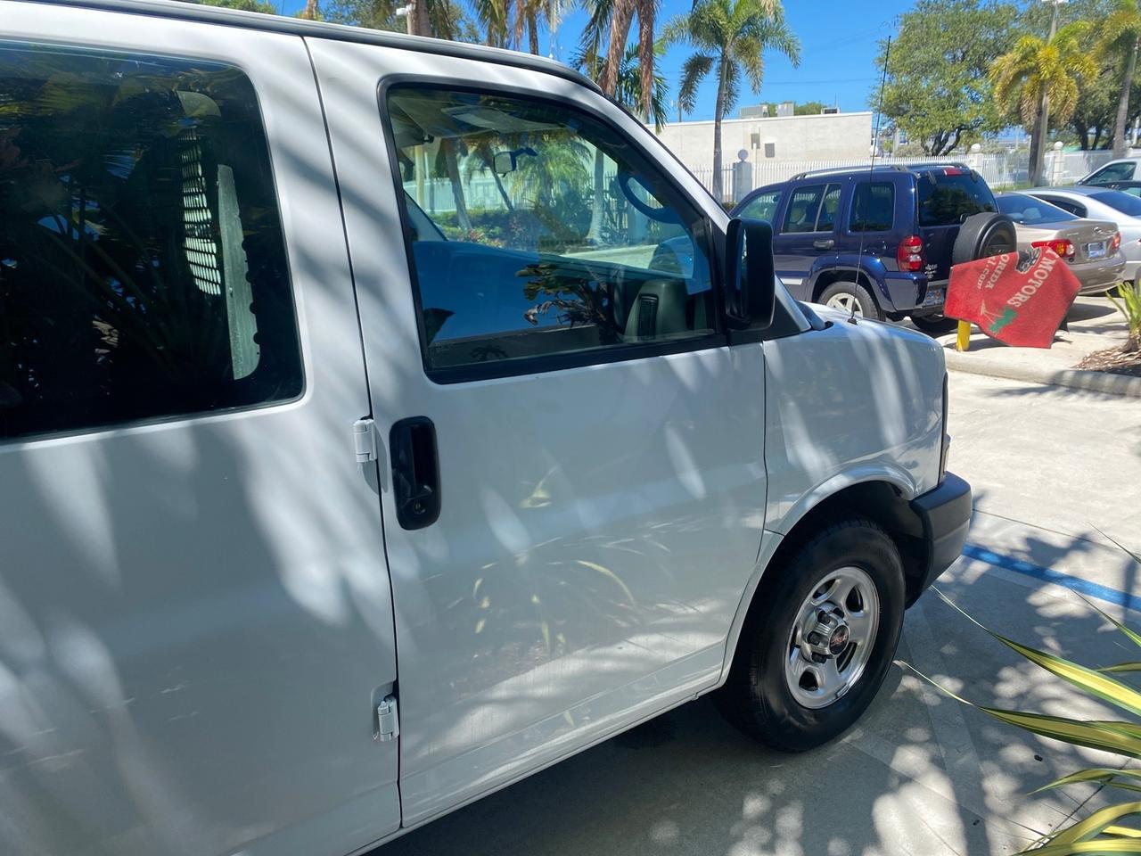 2004 GMC Savana Cargo Van 1 OWNER FL Pompano Beach FL