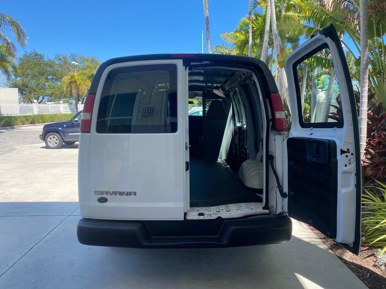 2004 GMC Savana Cargo Van 1 OWNER FL Pompano Beach FL