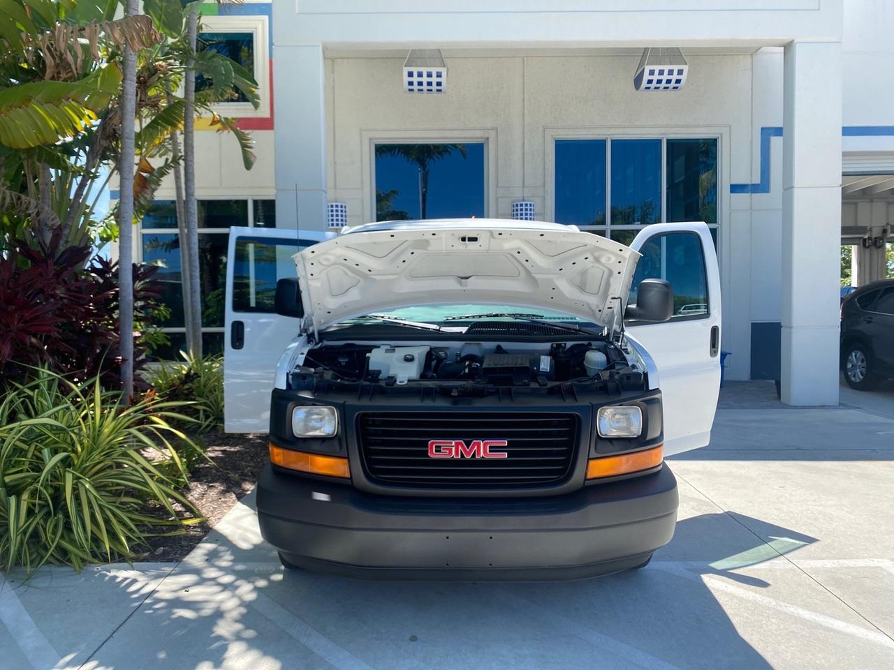 2004 GMC Savana Cargo Van 1 OWNER FL Pompano Beach FL