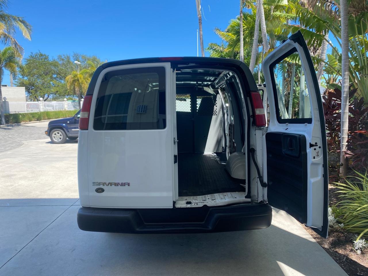 2004 GMC Savana Cargo Van 1 OWNER FL Pompano Beach FL