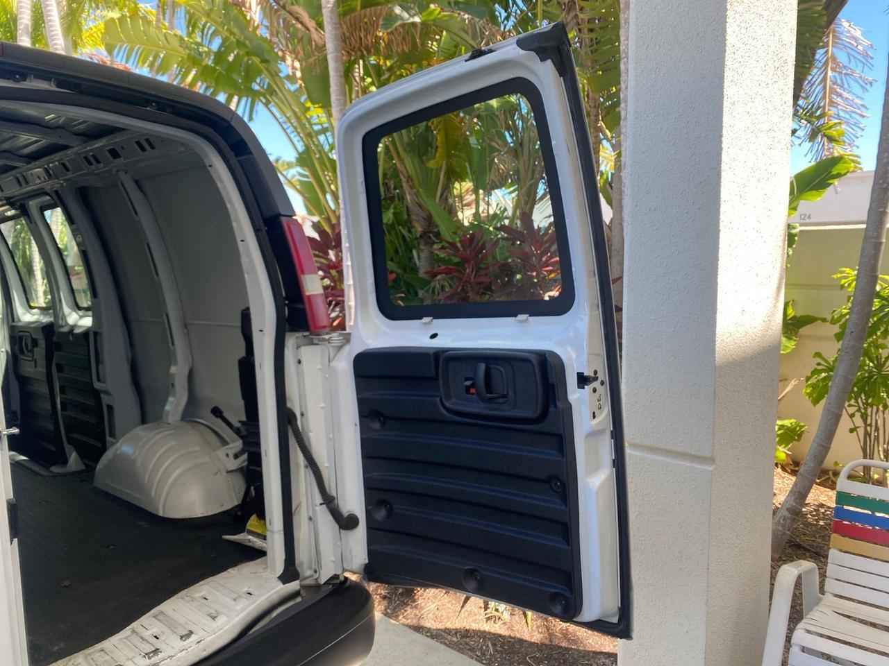 2004 GMC Savana Cargo Van 1 OWNER FL Pompano Beach FL