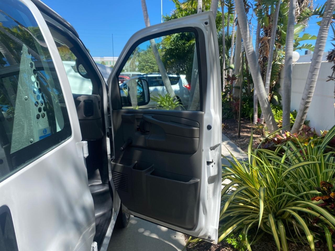2004 GMC Savana Cargo Van 1 OWNER FL Pompano Beach FL