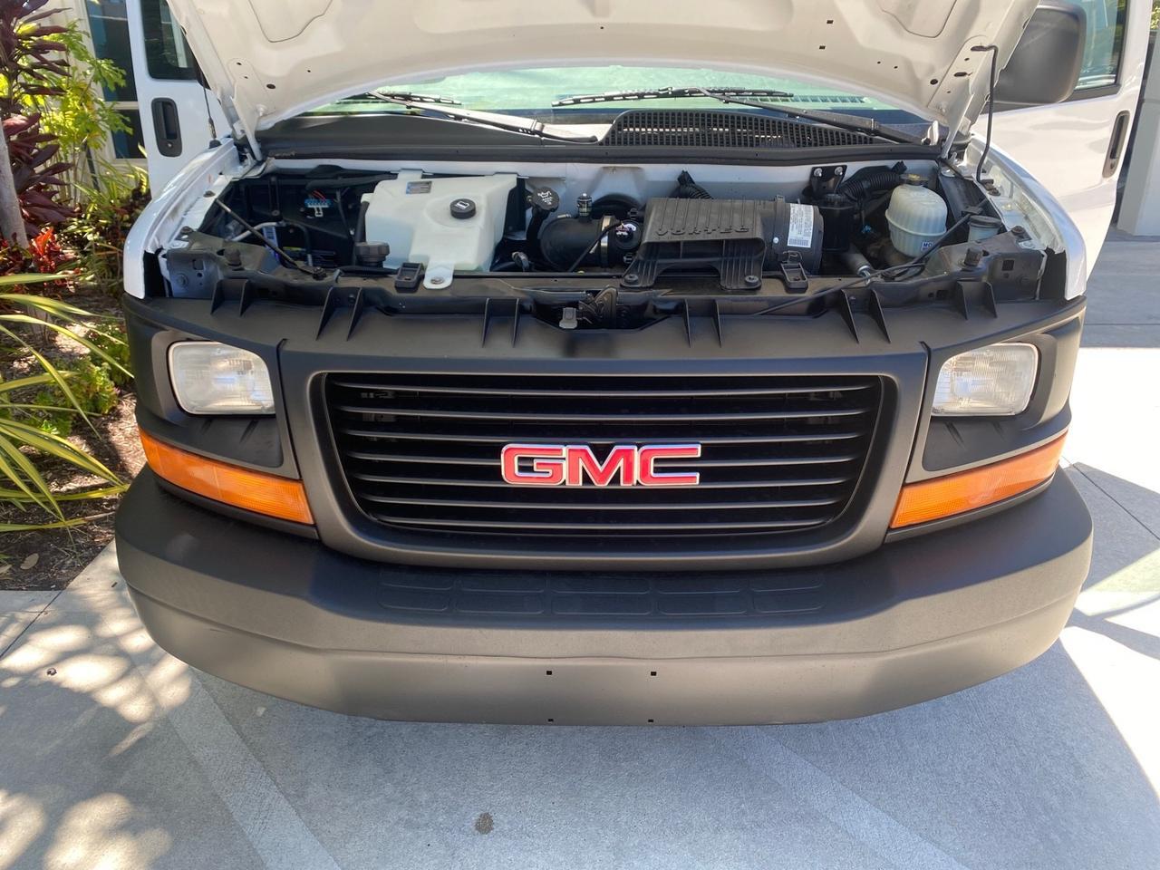 2004 GMC Savana Cargo Van 1 OWNER FL Pompano Beach FL