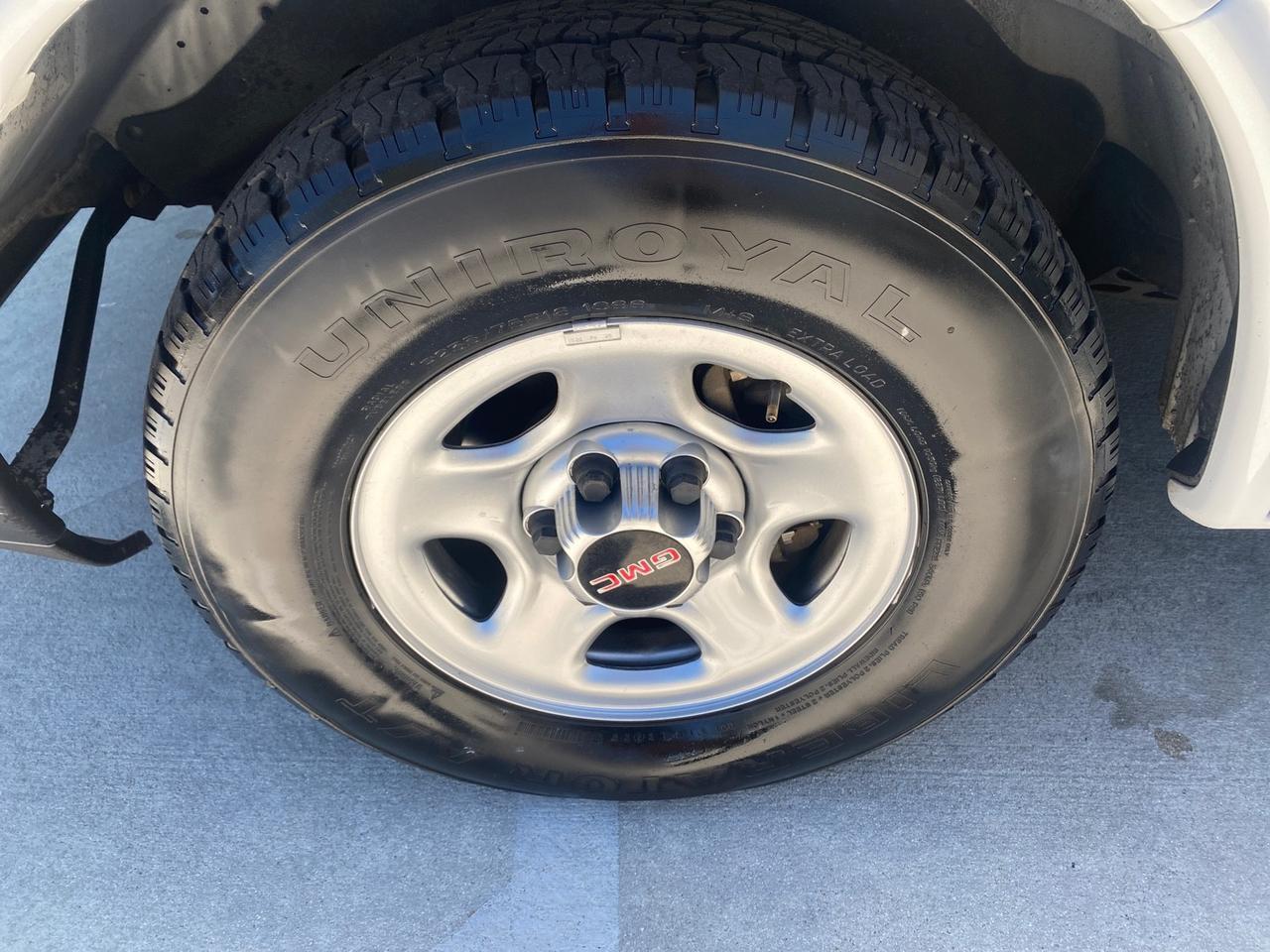 2004 GMC Savana Cargo Van 1 OWNER FL Pompano Beach FL