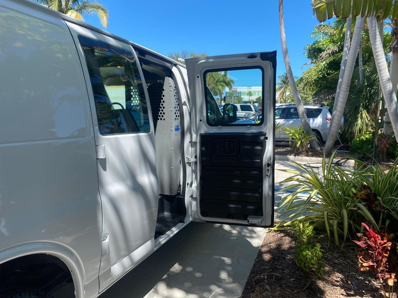 2004 GMC Savana Cargo Van 1 OWNER FL Pompano Beach FL