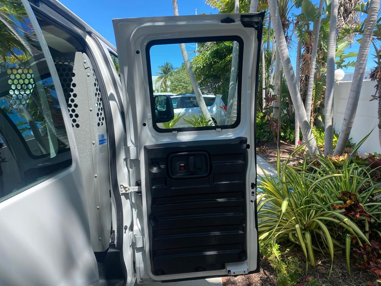 2004 GMC Savana Cargo Van 1 OWNER FL Pompano Beach FL