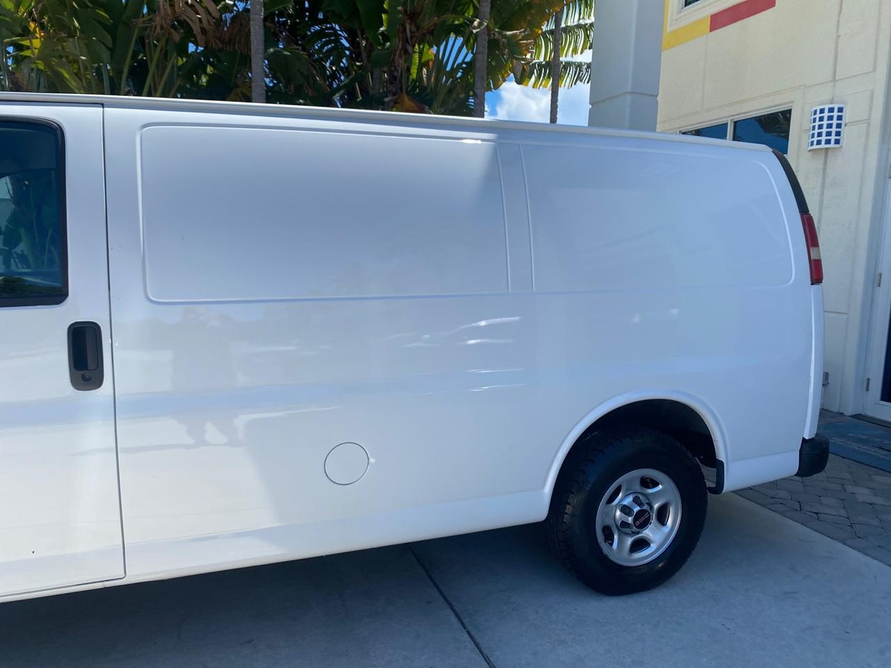 2004 GMC Savana Cargo Van 1 OWNER FL Pompano Beach FL