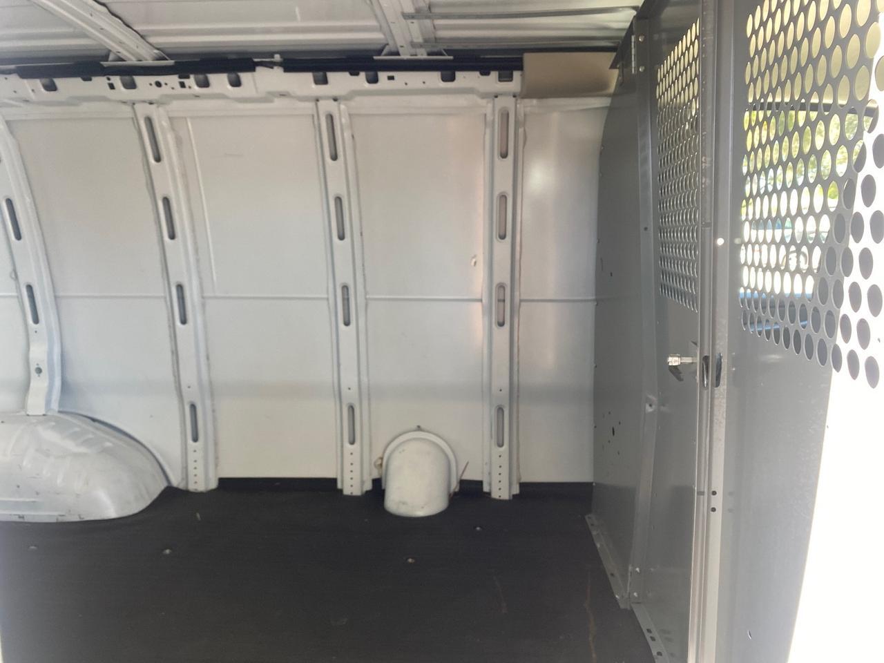 2004 GMC Savana Cargo Van 1 OWNER FL Pompano Beach FL