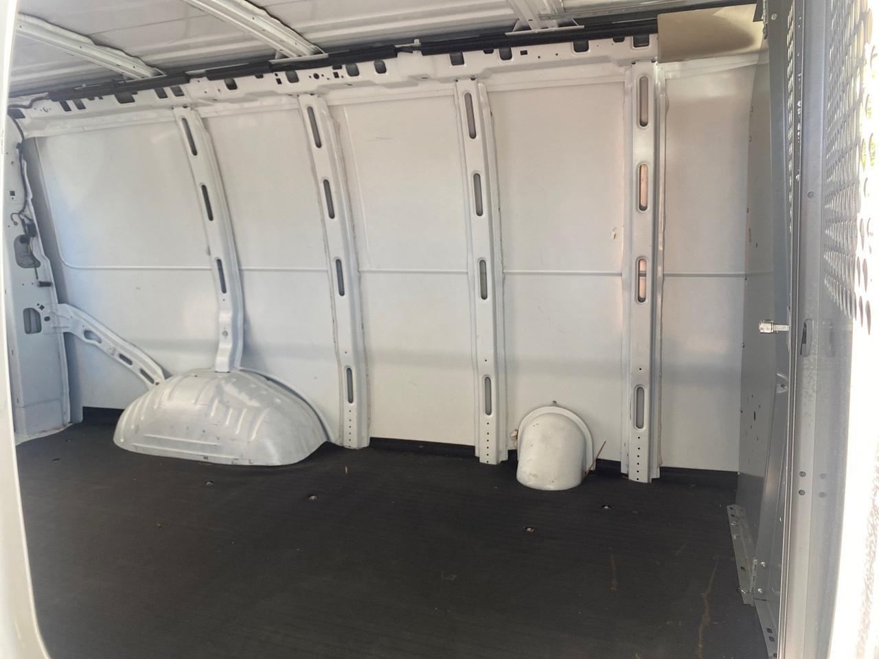 2004 GMC Savana Cargo Van 1 OWNER FL Pompano Beach FL