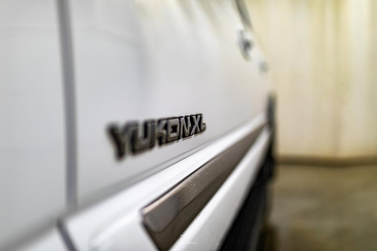 2004 GMC Yukon XL 2500 4x4 SLE Third Row Seating Red Deer AB