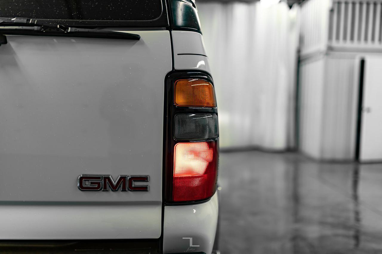 2004 GMC Yukon XL 2500 4x4 SLE Third Row Seating Red Deer AB