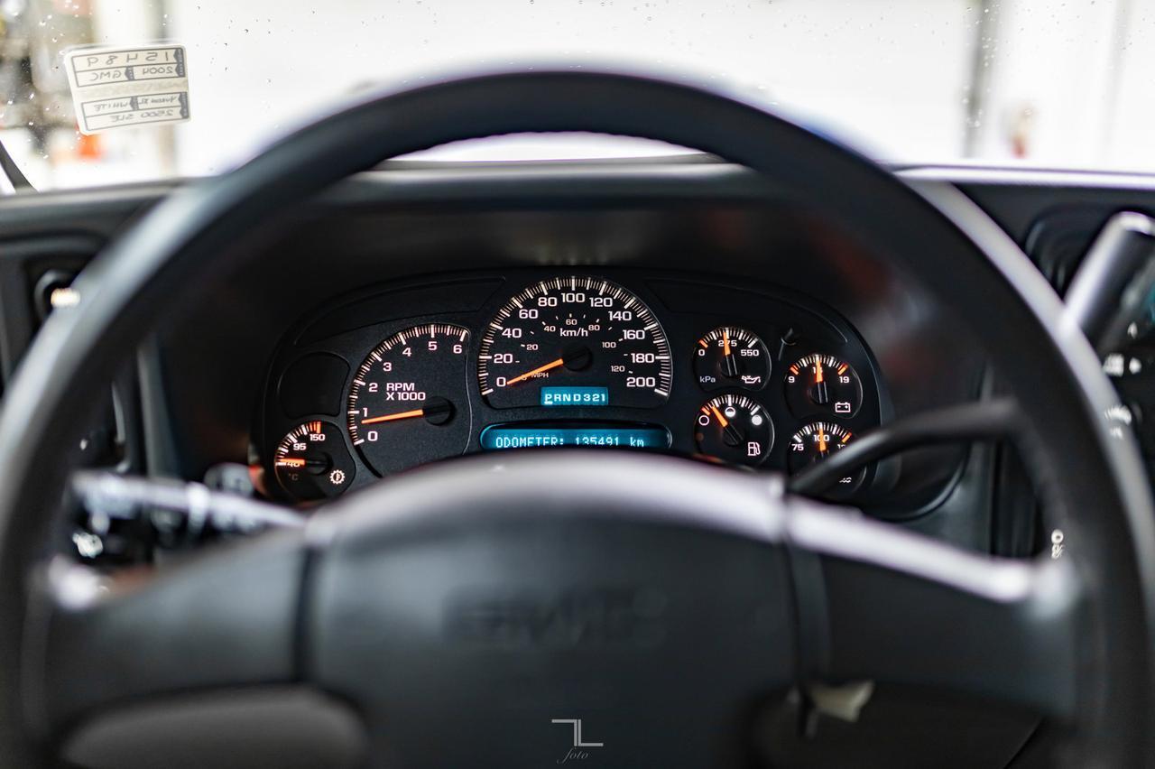 2004 GMC Yukon XL 2500 4x4 SLE Third Row Seating Red Deer AB