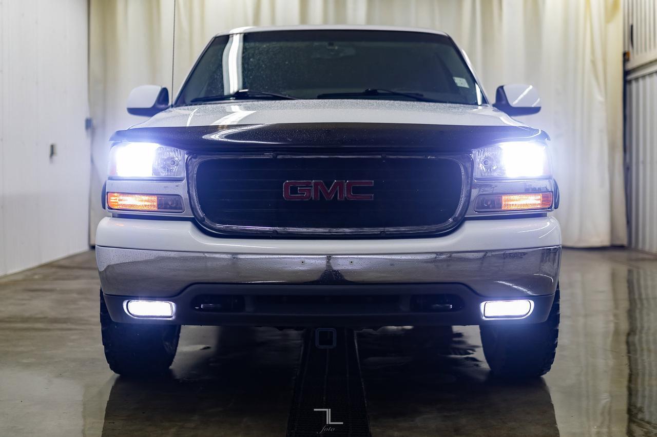 2004 GMC Yukon XL 2500 4x4 SLE Third Row Seating Red Deer AB