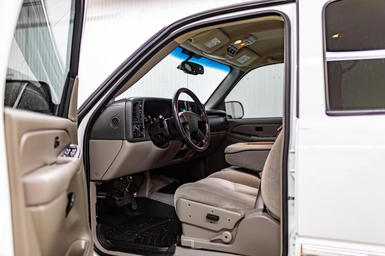 2004 GMC Yukon XL 2500 4x4 SLE Third Row Seating Red Deer AB