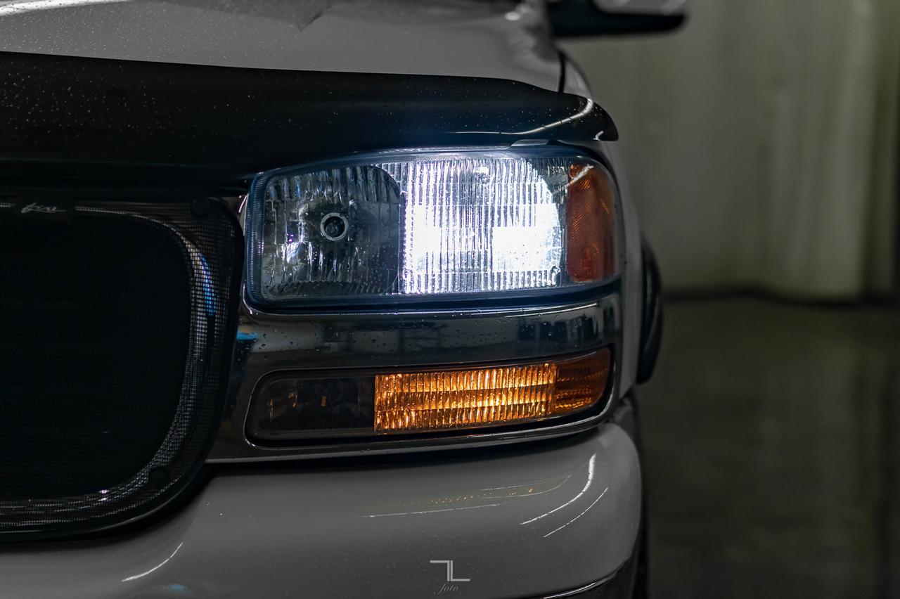 2004 GMC Yukon XL 2500 4x4 SLE Third Row Seating Red Deer AB