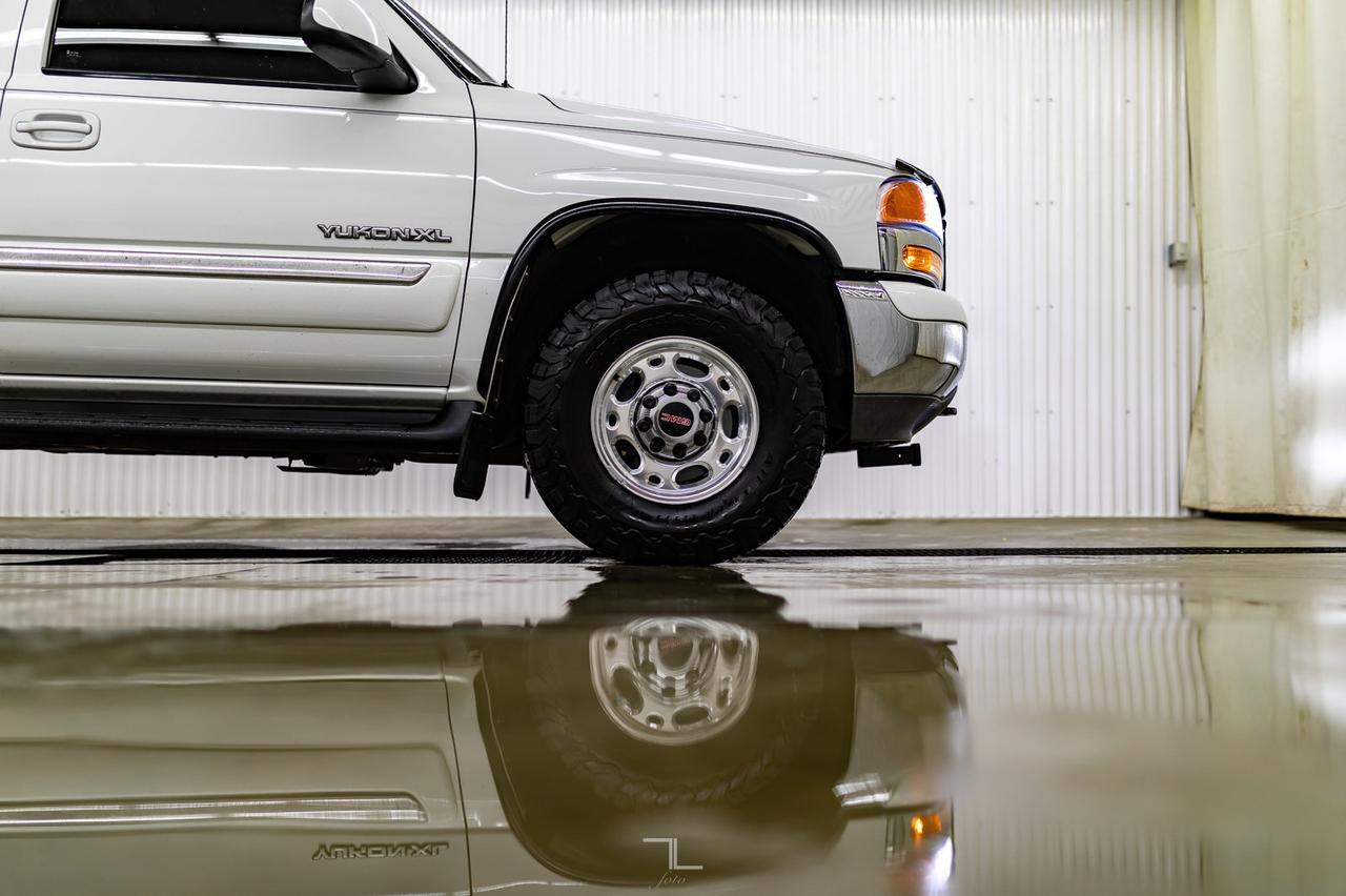 2004 GMC Yukon XL 2500 4x4 SLE Third Row Seating Red Deer AB