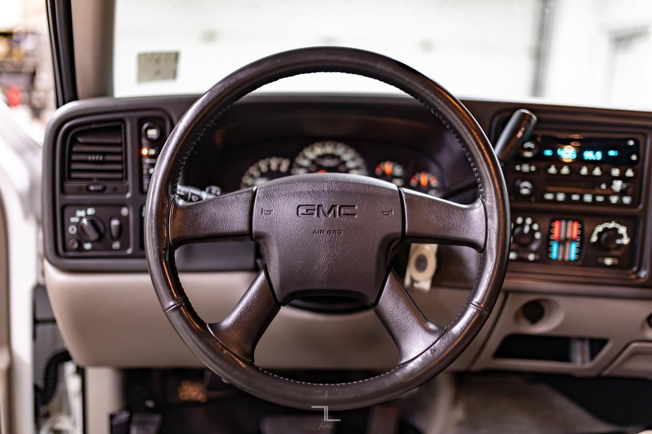 2004 GMC Yukon XL 2500 4x4 SLE Third Row Seating Red Deer AB