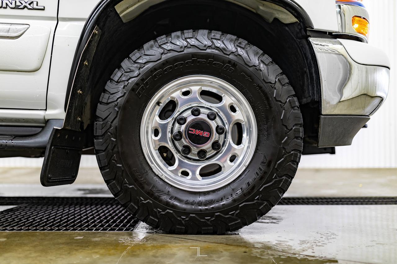 2004 GMC Yukon XL 2500 4x4 SLE Third Row Seating Red Deer AB