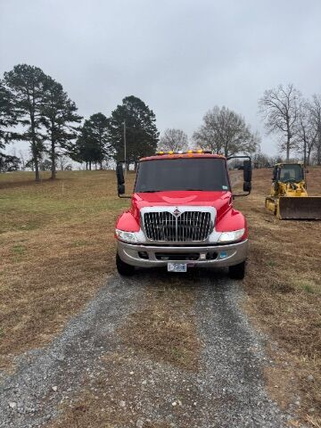 2004 INTERNATIONAL 4000 4300