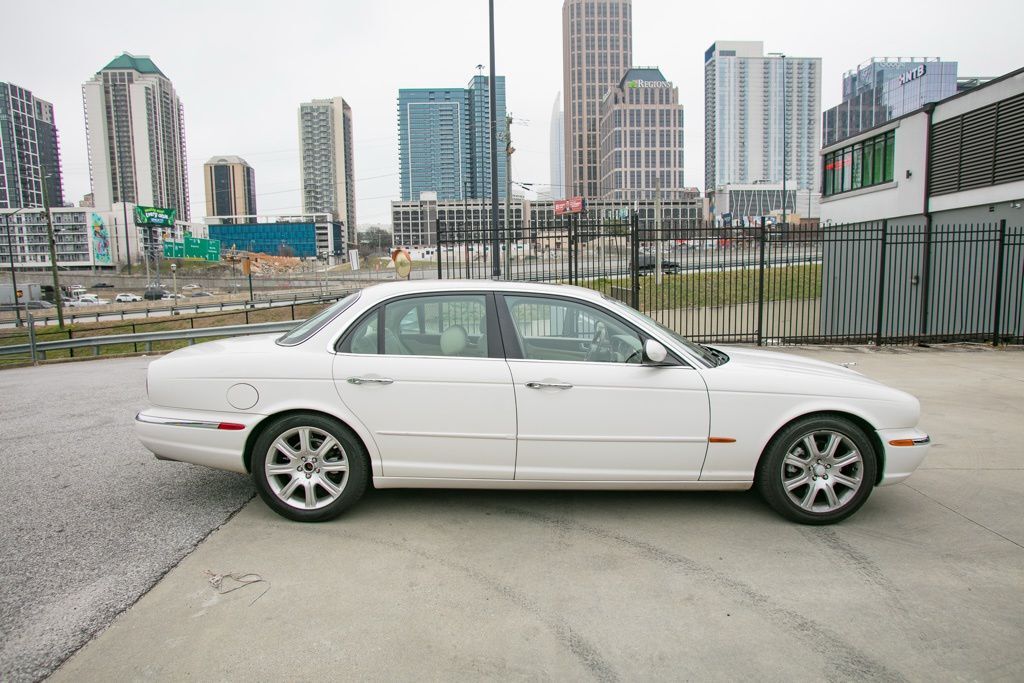 2004 Jaguar XJ8 Base