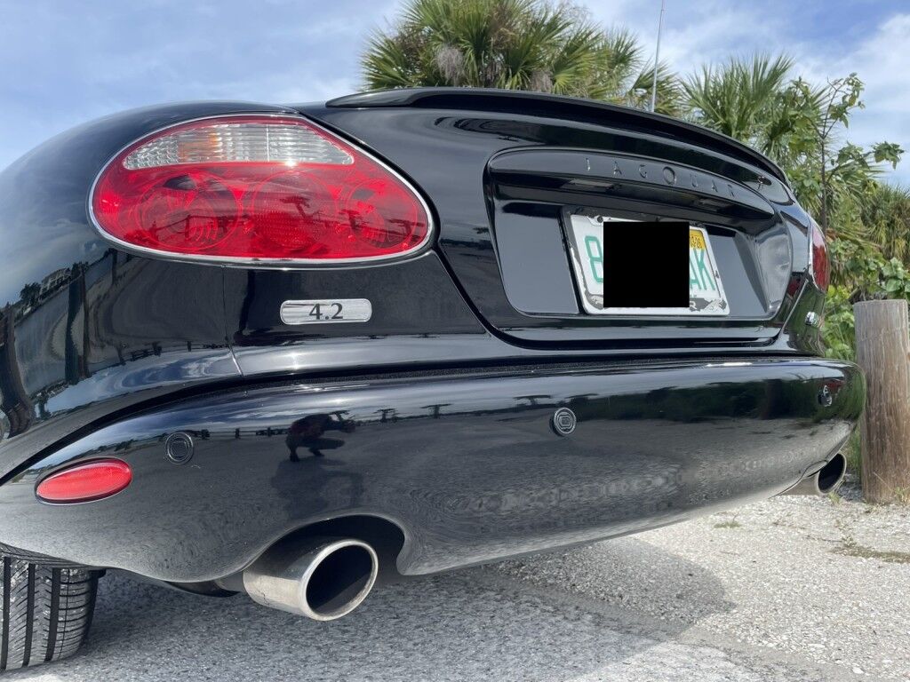 2004 Jaguar XK8 ~CRUISE CONTROL~FRONT SPORT BUCKETS SEATS~HEATED SIDE MIRRORS~LEATHER SEATS~NAVIGATION SYSTEM~PREMIUM SOUND SYSTEM~WOOD STEERING WHEEL Sarasota FL