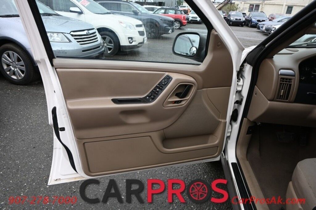 2004 Jeep Grand Cherokee Laredo - 4X4 - Power Driver Seat - Cruise Control - AM/FM & CD - Power Windows & Locks - Tow PKG Anchorage AK