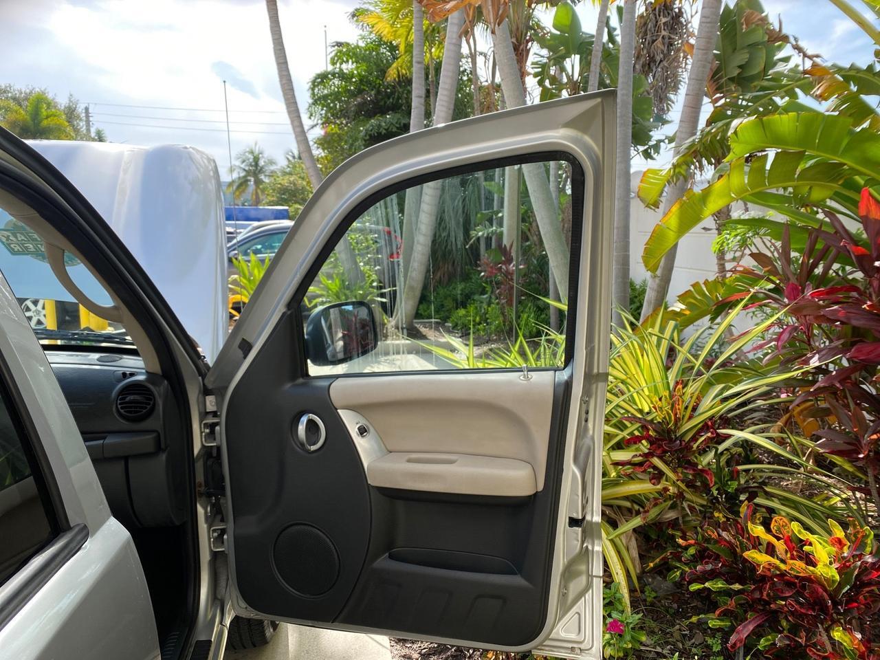 2004 Jeep Liberty Limited 1 OWNER SUNROOF Pompano Beach FL
