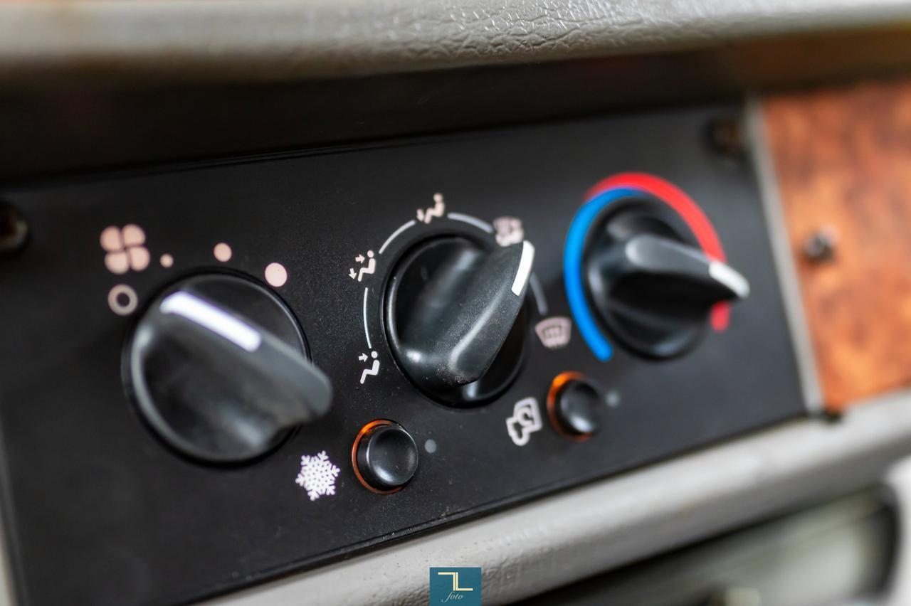 2004 Kenworth T-300 Reg Cab & Chassis Red Deer AB