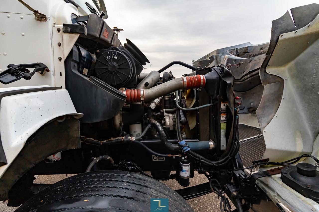 2004 Kenworth T-300 Reg Cab & Chassis Red Deer AB