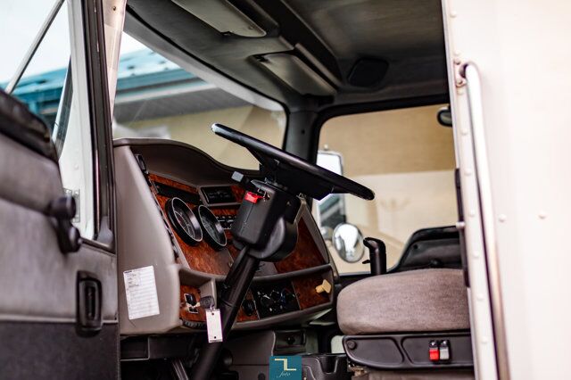 2004 Kenworth T-300 Reg Cab & Chassis Red Deer AB