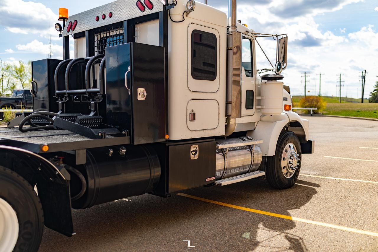 2004 Kenworth T800B Sleeper Winch Truck Heavy Spec Diesel Red Deer AB