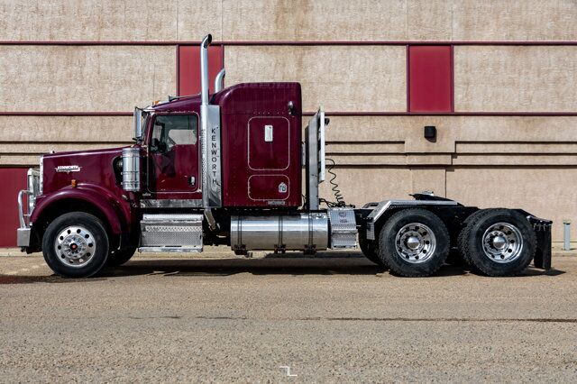 2004 Kenworth W900 Tractor Sleeper Heavy Spec Red Deer AB