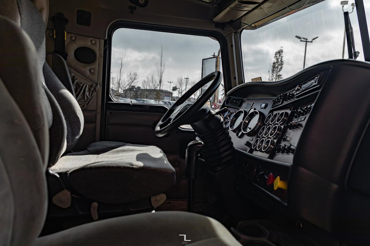 2004 Kenworth W900 Tractor Sleeper Heavy Spec Red Deer AB