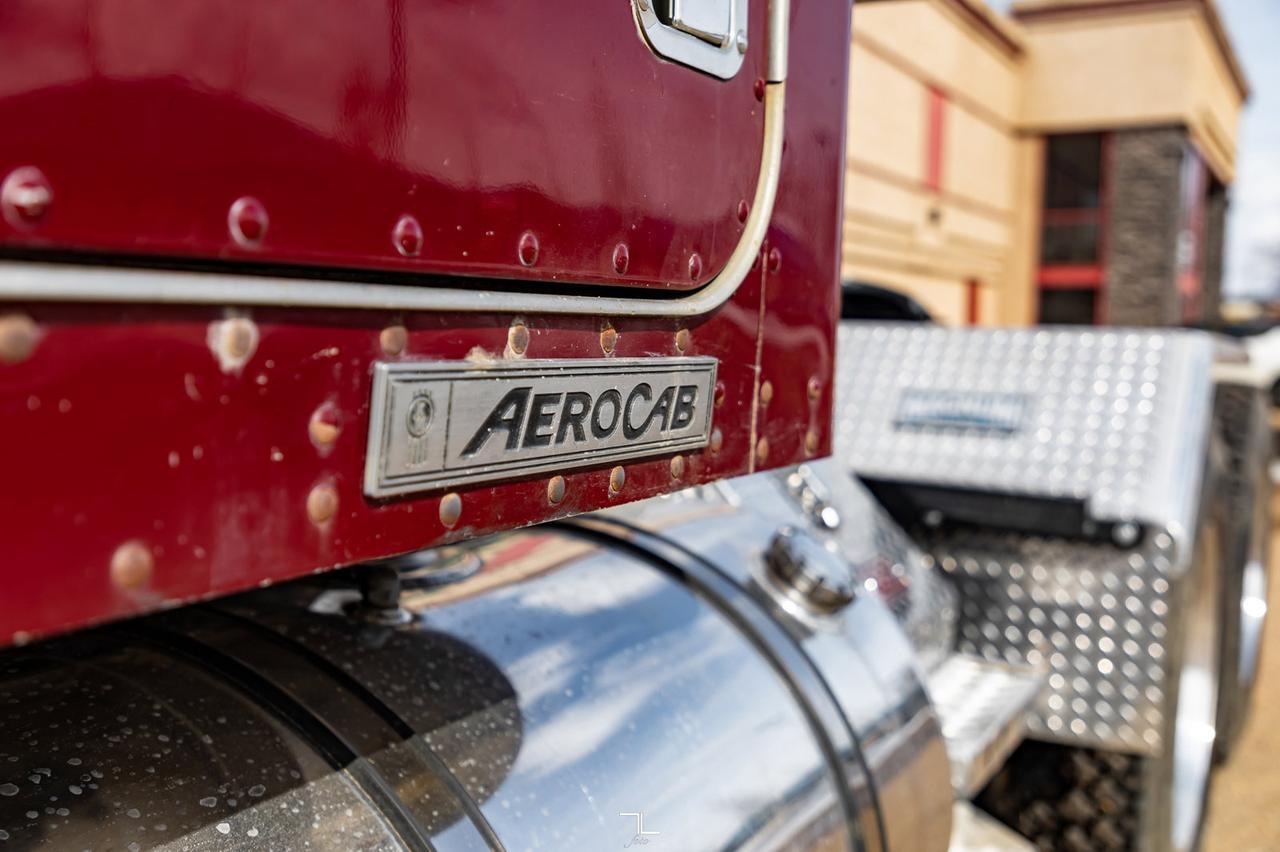 2004 Kenworth W900 Tractor Sleeper Heavy Spec Red Deer AB