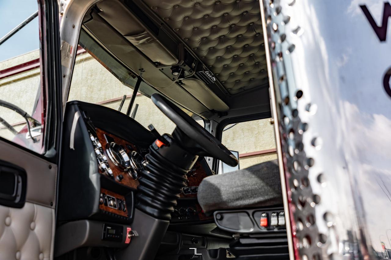 2004 Kenworth W900 Tractor Sleeper Heavy Spec Red Deer AB