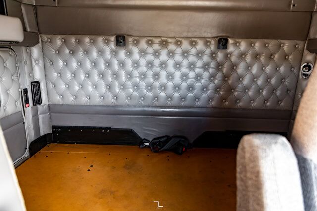 2004 Kenworth W900 Tractor Sleeper Heavy Spec Red Deer AB